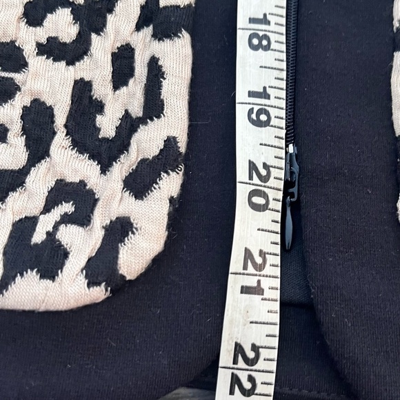 Joseph Ribkoff Black Tan Leopard Print Knit Zip Jacket Size 12/Large - Picture 7 of 8